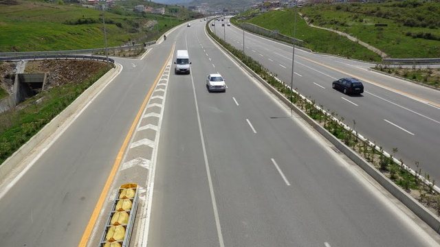 Bllokohet qarkullimi në autostradën  Tiranë Elbasan    Policia  Ka ngadalësim të lëvizjes për shkak të fluksit