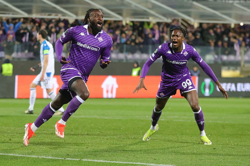 Video  Nzola shpërthen stadiumin Franchi  Fiorentina thyen 3 2 Bruges në të 91′  Olympiacos trondit Villians
