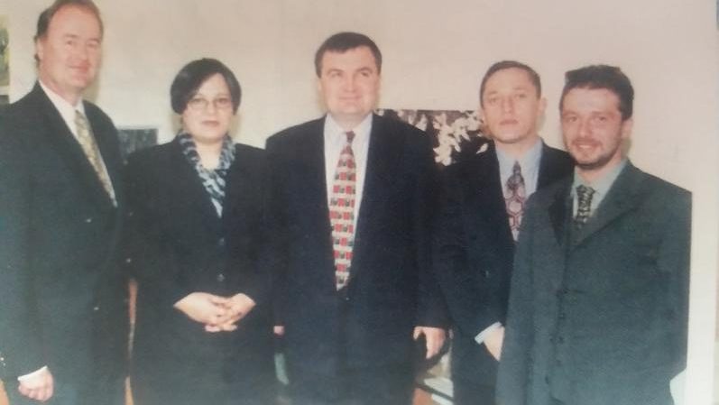 Nga e majta në të djathtë, ish ambasadori zvicerian në Tiranë, Monika Kryemadhi, Ilir Meta, Muç Muçi dhe Erjon Braçe