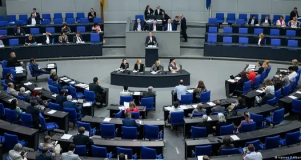 Parlamenti Gjerman zgjat mandatin e KFOR-it