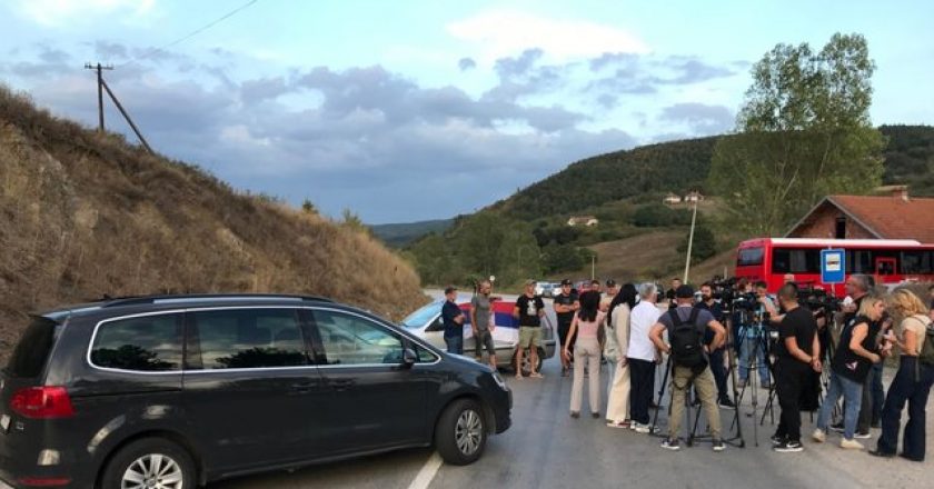 Bllokohet rruga në afërsi të pikës kufitare mes Serbisë dhe Kosovës në Merdarë